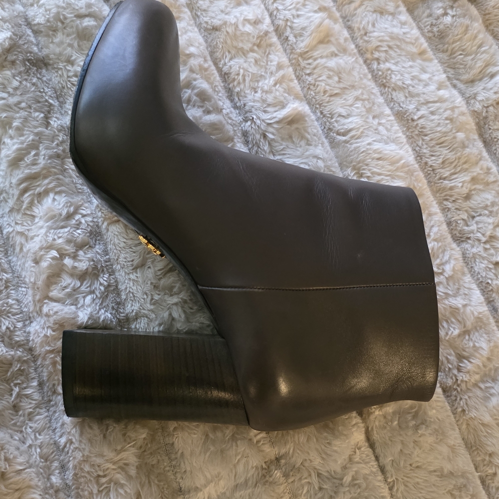 Prada Authentic Black Leather High Block Wood Grain Heel Ankle Booties - Picture 14 of 15